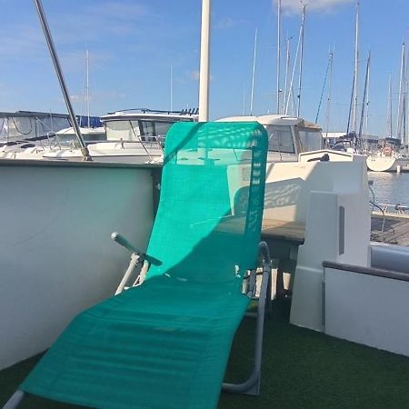 Nuit Insolite Sur L'Eau Au Port De Ouistreham酒店 外观 照片