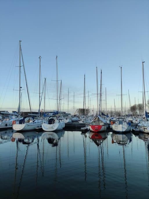 Nuit Insolite Sur L'Eau Au Port De Ouistreham酒店 外观 照片